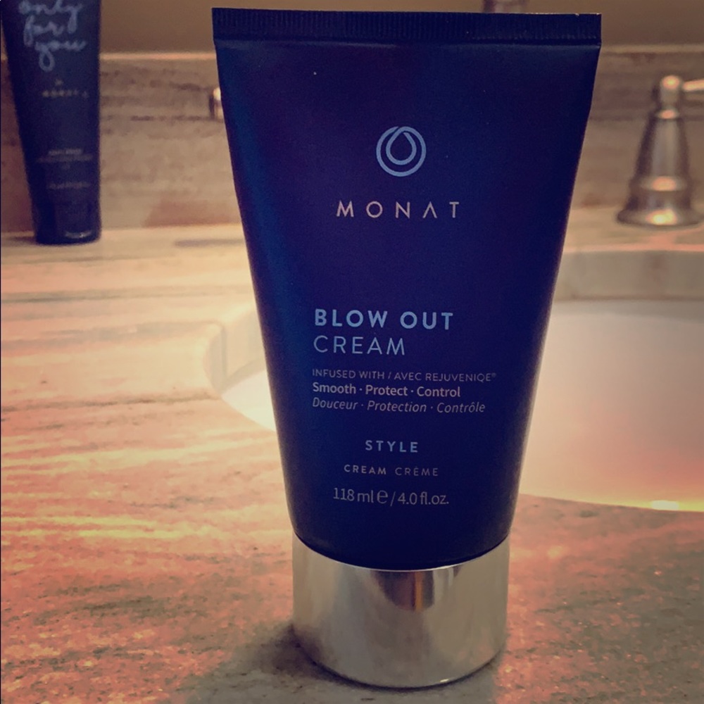 Monat Blow Out Cream